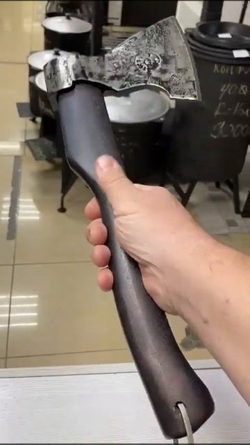 Топор Черный Дровосек сталь 60г рукоять из твердых пор?