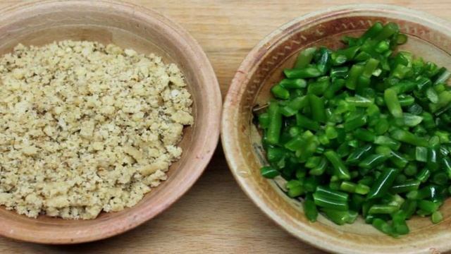 Котлеты с орехами и чесночными стрелами