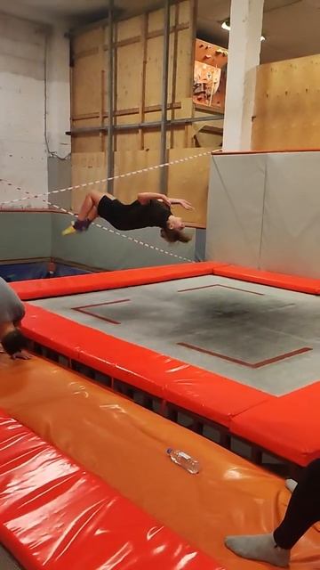 Девушка и батут #батут смотреть онлайн