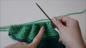 Простые тапочки на 2х спицах, вяжутся легко и быстро.