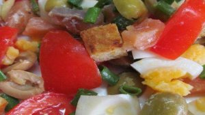 Салат из семги с сухариками