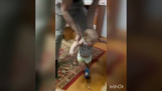 Моменты из жизни маленького блогера. Маленькие дети. Смешное видео. Учимся бегать