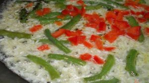 Овощные розы на подушке из риса и фасоли