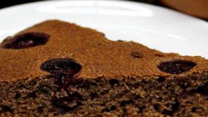 Шоколадный манник с вишней