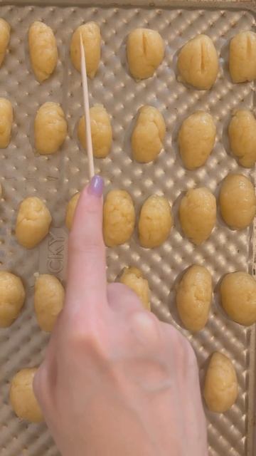 Орешки к чаю ставь лайк #орешкисосгущенкой #орешки #де? смотреть онлайн