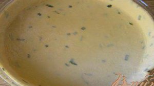 Пирог с лососем, зеленью и овощами