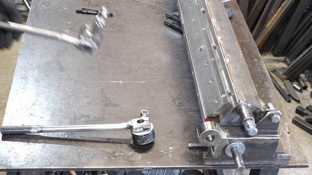 Мощный ручной листогиб (Powerful manual sheet metal bending machine) смотреть онлайн