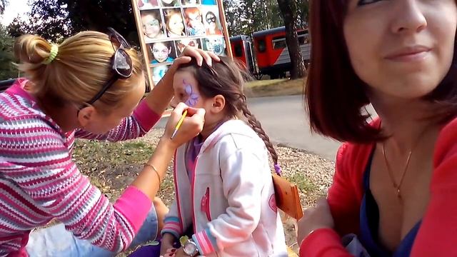 доче рисуют цветочек ))) смотреть онлайн