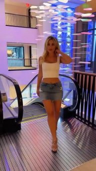 Are you into jean skirts? #jeanskirt #denim #miniskirt Jean mini skirt denim skirt outfit
