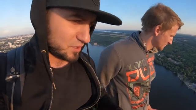 24 часа в гамаке на кране высотой 200 метров смотреть онлайн