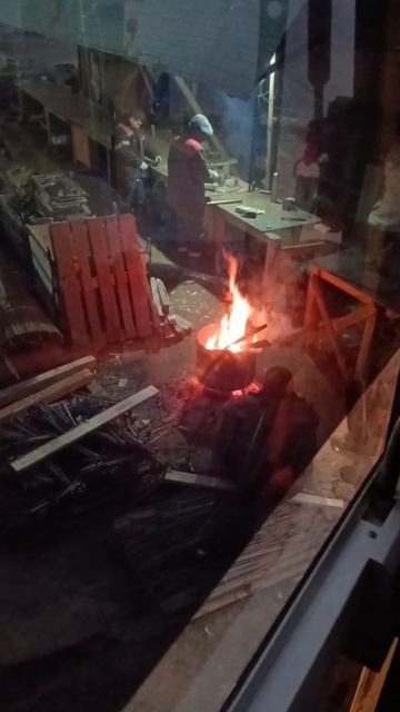 Хорошо горит, тепло. #Казань #крановщик