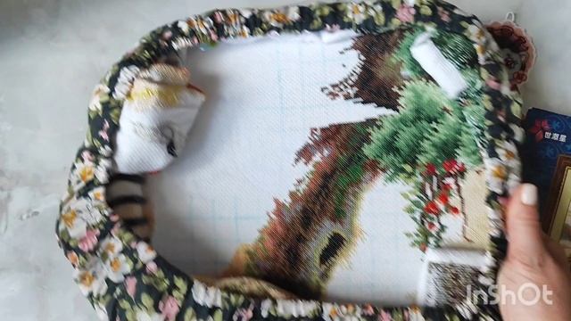 5/25 Вышивка крестиком и бисером. Маааленький обзор большой работы🤭 смотреть онлайн