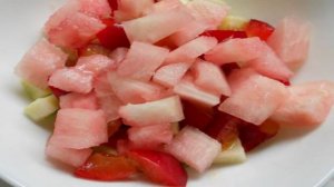 Салат из арбуза и фруктов