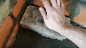 Как класть кирпич на огнеупорную смесь.