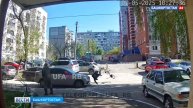 Мальчик попал под колеса машины во дворе на улице Авроры в Уфе