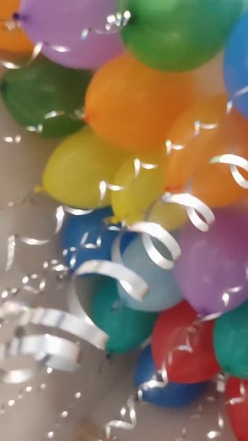 гелиевые шары разноцветные под потолок #гелиевыешары