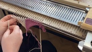 Вяжем в технике энтрелак на вязальной машине 3 класса B