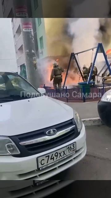 В Кировском районе Самары сгорела детская площадка