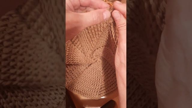 Угадайте,что я вяжу?Решила вам похвастаться.Я вяжу теплый,мягкий и красивый берет из 100% мениноса. смотреть онлайн