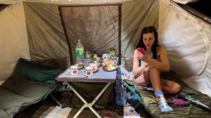 Празднуем 8 марта в палатке с Юлей. Илья Банацкий в пря?