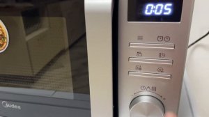 Распаковка — Микроволновая печь Midea AM720C2MV-S