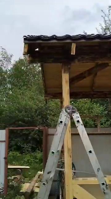 Закидали металлочерепицу на кровлю беседки. смотреть онлайн