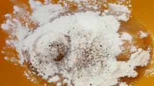 Свиные отбивные с помидорами и сыром бри