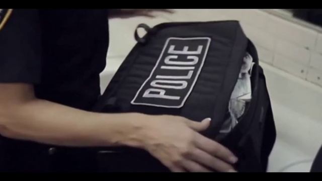 Мерли Менсон в фильме неправильные копы смотреть онлайн