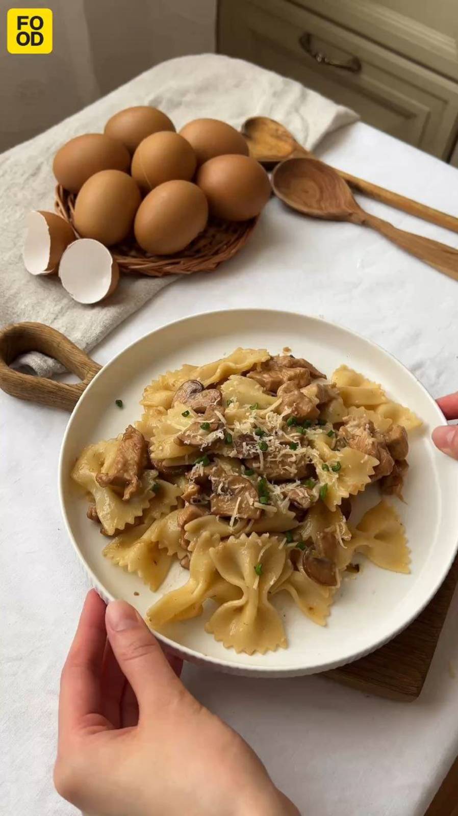 Фарфалле с курицей и грибами — блюдо с изысканным вкусом и насыщенным ароматом 🤩 #foodru #рецепты