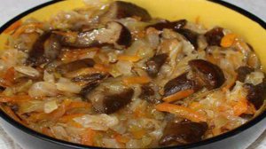 Капустная солянка с грибами