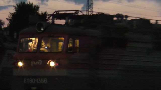ВЛ80Т-1356 с грузовым поездом стоит на станции Миллерово