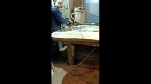Огромная дубовая столешница из цельного слэба дерева
