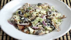 Салат с шампиньонами и кольраби