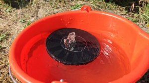 Плавающий садовый фонтан с выносной солнечной панель?