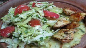 Мексиканский пряный салат с курицей и овощами