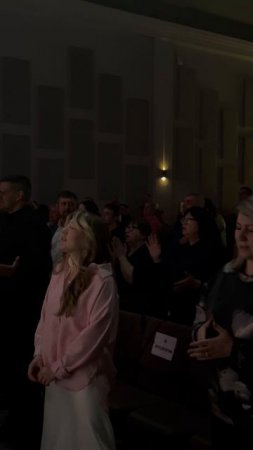 Стою подняв руки к небу