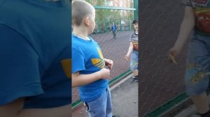 Улица воспитала