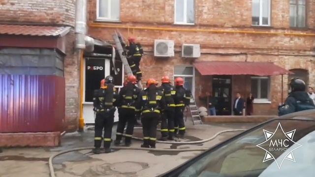 Спасатели ликвидировали возгорание в гриль баре Ребро в Витебске смотреть онлайн