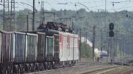 ВЛ11.8-807808А с грузовым поездом следует по станции Бужаниново вл11 мжд