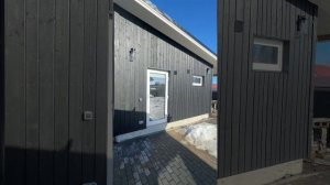 Вертикальный и горизонтальный фасад из доски с поднят