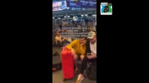 В российских аэропортах массовые задержки: десятки самолётов стоят в очереди на вылет, пассажиры