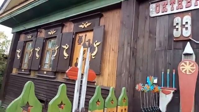 Село Чусовое. (10) Интересный дом и забор в виде солдати? смотреть онлайн