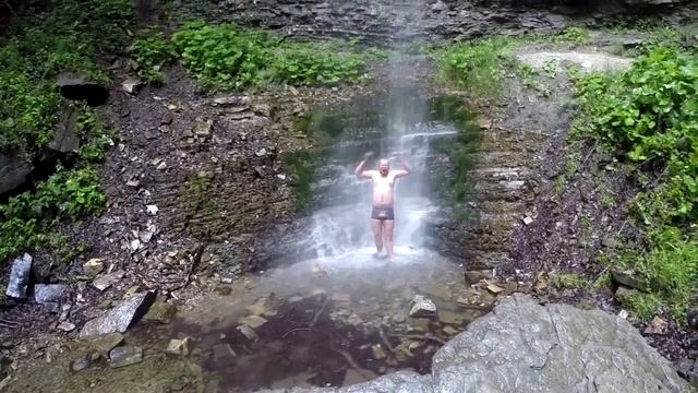 Карпати: Манявський та Бухтівецький водоспади