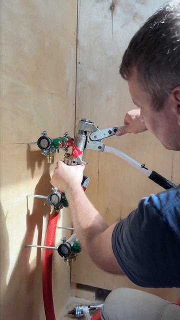 Монтаж коммуникаций в каркасном доме #префаб #модульн? смотреть онлайн