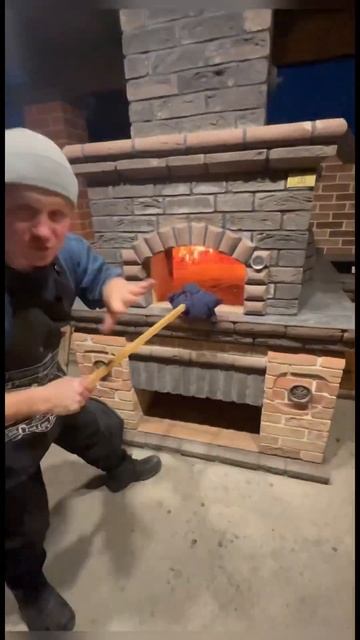 Готовим в помпейской печи     Часть 2 #печь #стройка #еда смотреть онлайн