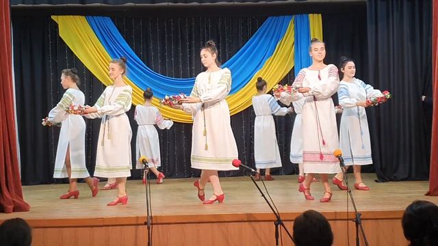 "На Івана Купайла" - зразковий хореографічний ансамбль "Вікторія" смотреть онлайн