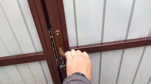 Откатные ворота со встроенной калиткой.