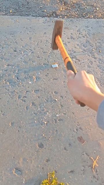 Что будет если по вздутому аккумулятор ударить молотк смотреть онлайн