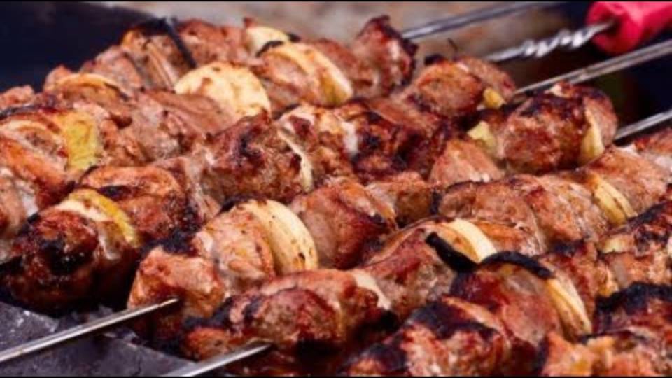 БЫСТРЫЙ ВКУСНЫЙ, МЯГКИЙ и СОЧНЫЙ Шашлык! Как замариновать свинину на майские #топыкатегорий смотреть онлайн