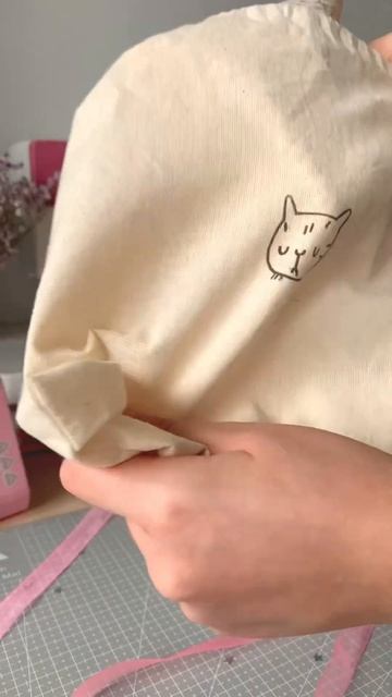 Меня зовут Маша, создаю бренд МАНЯ ✨ Рисую делалю мерч смотреть онлайн